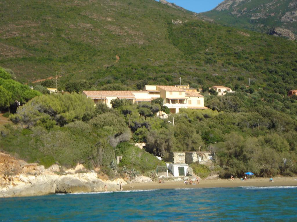 Residence Arinella Farinole Buitenkant foto